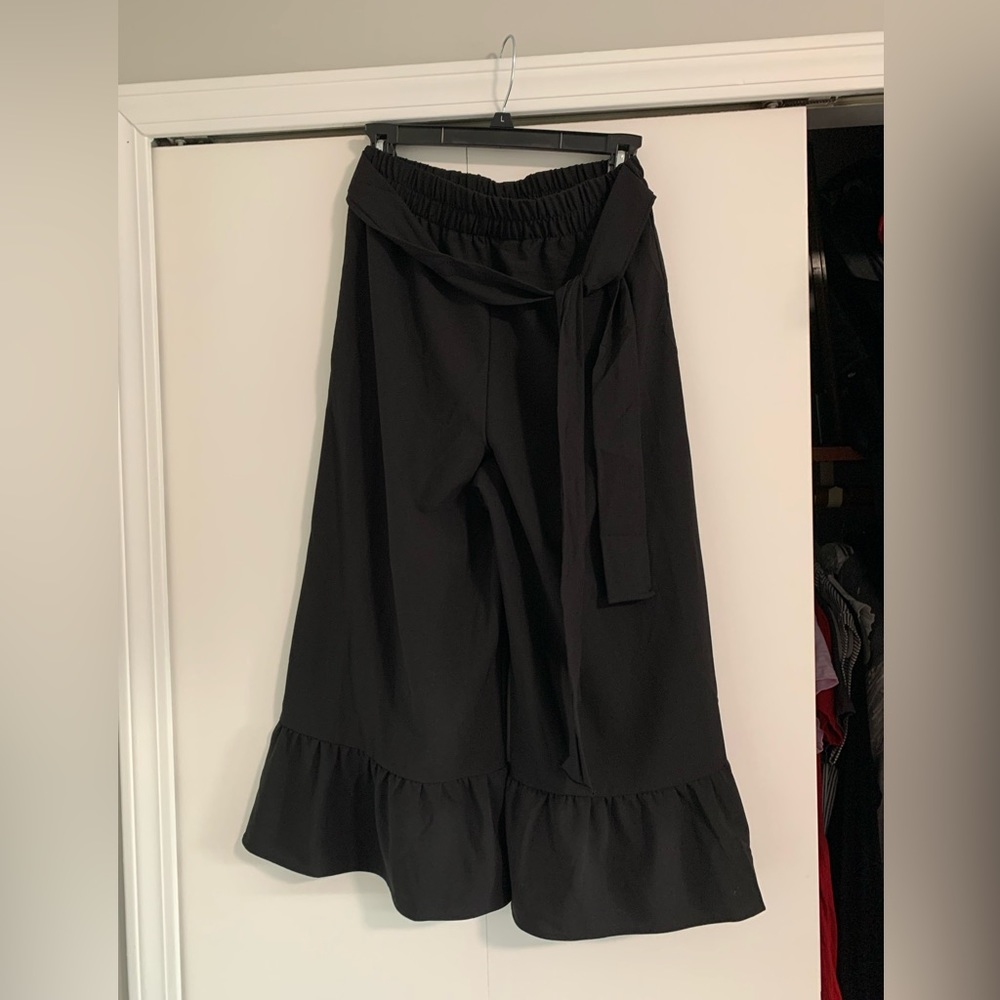 Black ruffle crop pants. Size small.